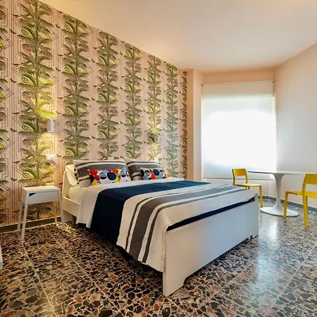 Boutique Rooms Carbonazzi 17 *