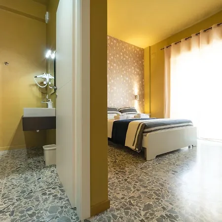 Boutique Rooms Carbonazzi 17 Konukevi
