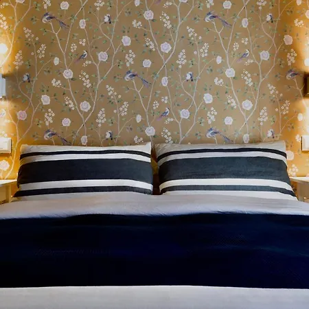 Boutique Rooms Carbonazzi 17 Konukevi