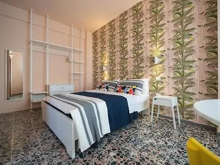 Boutique Rooms Carbonazzi 17 בית הארחה