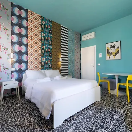 Boutique Rooms Carbonazzi 17 בית הארחה